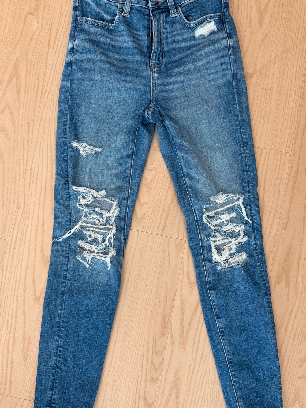 Distressed American Eagle Blue Women's Skinny Jeans